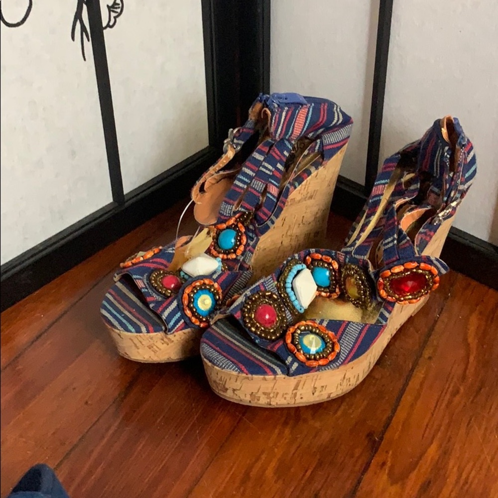 Apple Bottoms wedges
